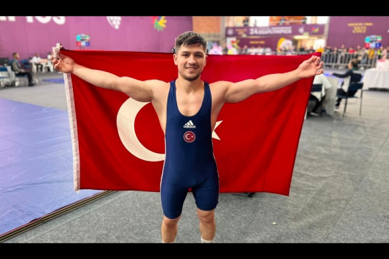 Milli Güreşçilerden İki Altın Madalya
