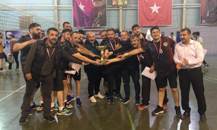 Yusufeli Kaymakamlık Bahar Voleybol Turnuvası Sona Erdi