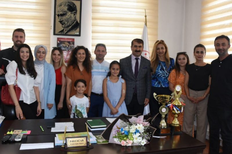 Artvin’in Sultanları Voleybol Takımından İl Müdürü Acar’a Ziyaret