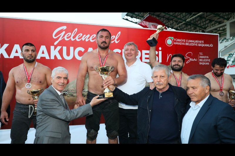 Karakucak Güreşleri’nin Başpehlivanı Fatih Kambur Oldu