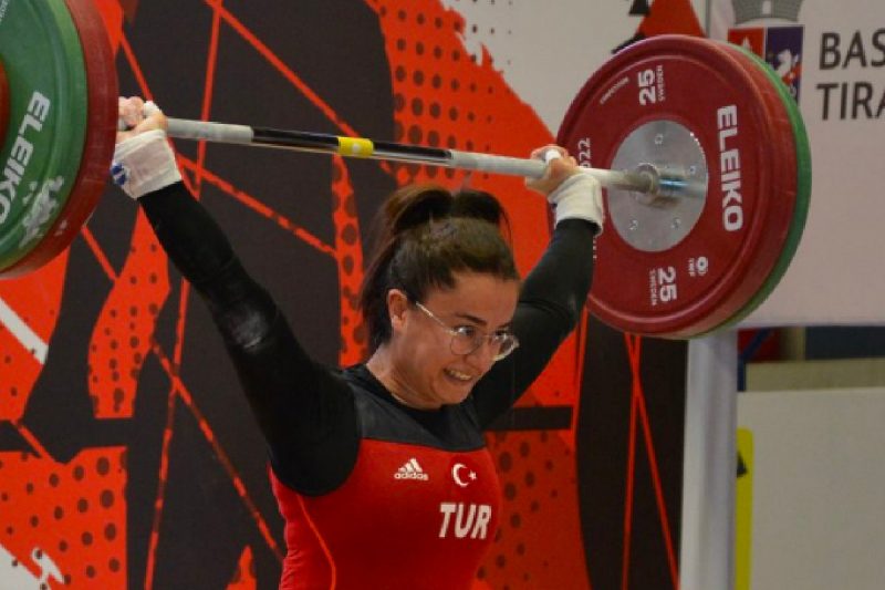 Milli Halterci Aysel Özkan’dan Bronz Madalya