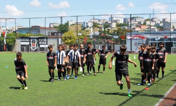 Ispartakule Beşiktaş Futbol Okulu Çalışmalarına Devam Ediyor
