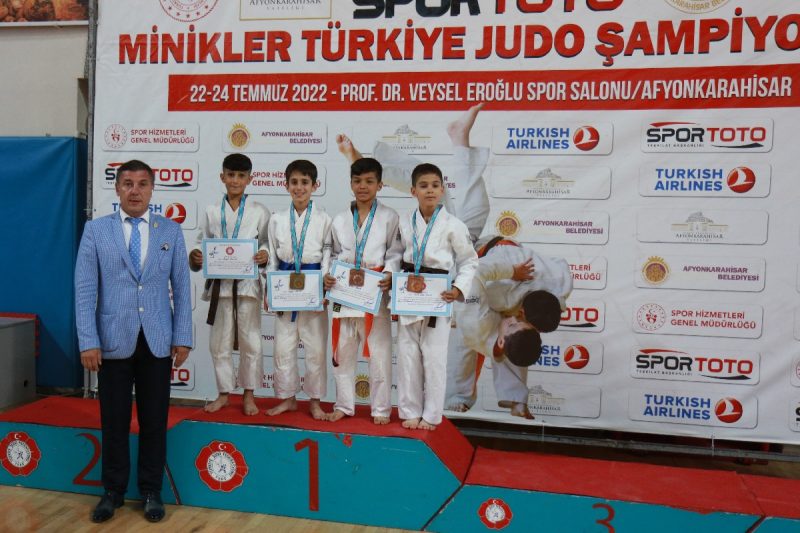 Spor Toto Minikler Türkiye Şampiyonası’nda İlk Gün Madalyalar Sahipleriyle Buluştu