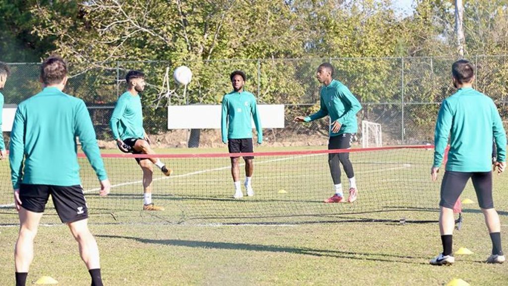 Sakaryaspor, Kocaelispor maçı için hazırlıklarını sürdürüyor