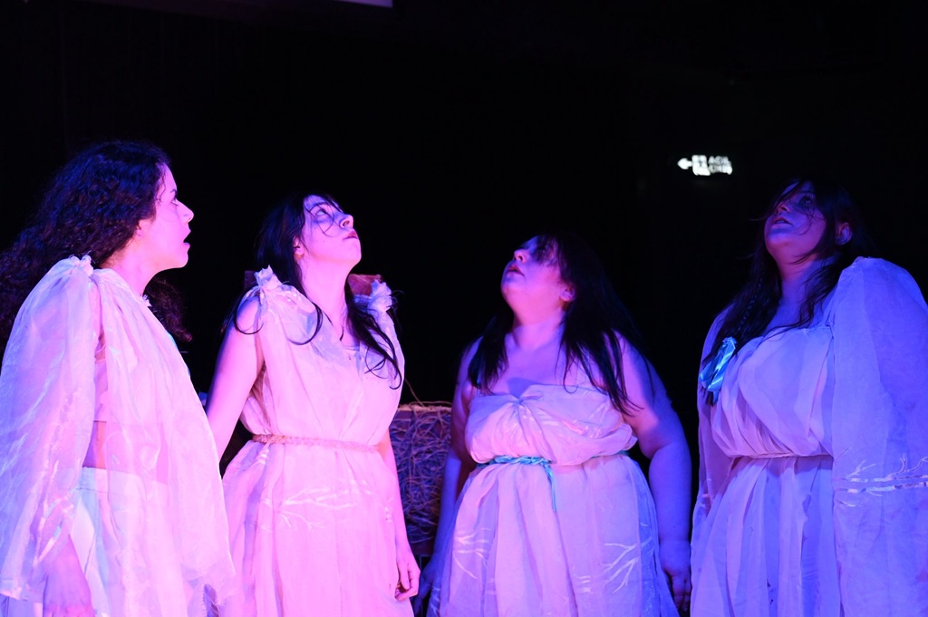 Bir Masalın Karanlığında Yankılanan Özgürlük Arayışı “Beyhude”