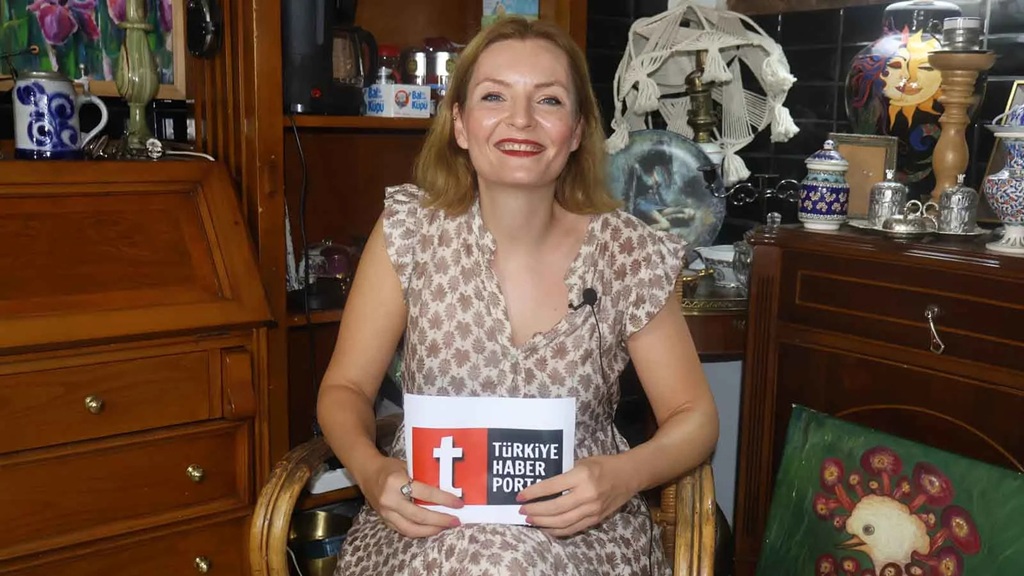 Saliha Sultan Eylul Askin Ile… Ozel Soylesi 100. Bolum Sanatci Aktivisttir Yapay Zekaya Guvenmem 2