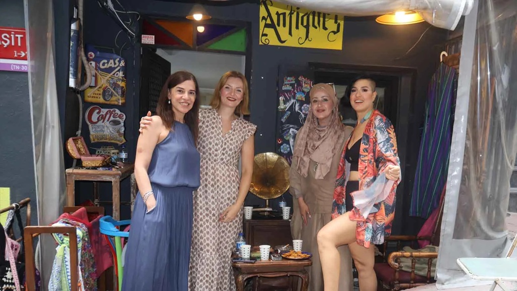 Saliha Sultan Eylul Askin Ile… Ozel Soylesi 100. Bolum Sanatci Aktivisttir Yapay Zekaya Guvenmem 5