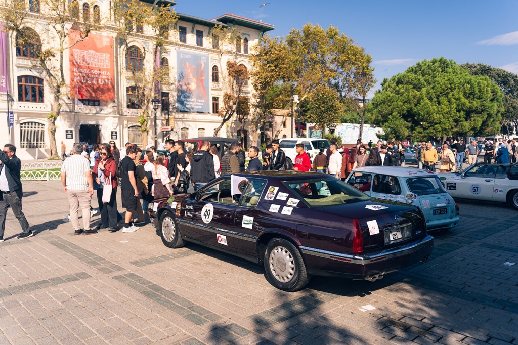 Cumhuriyet Rallisi: Klasik Otomobillerle Dostluk ve Rekabet