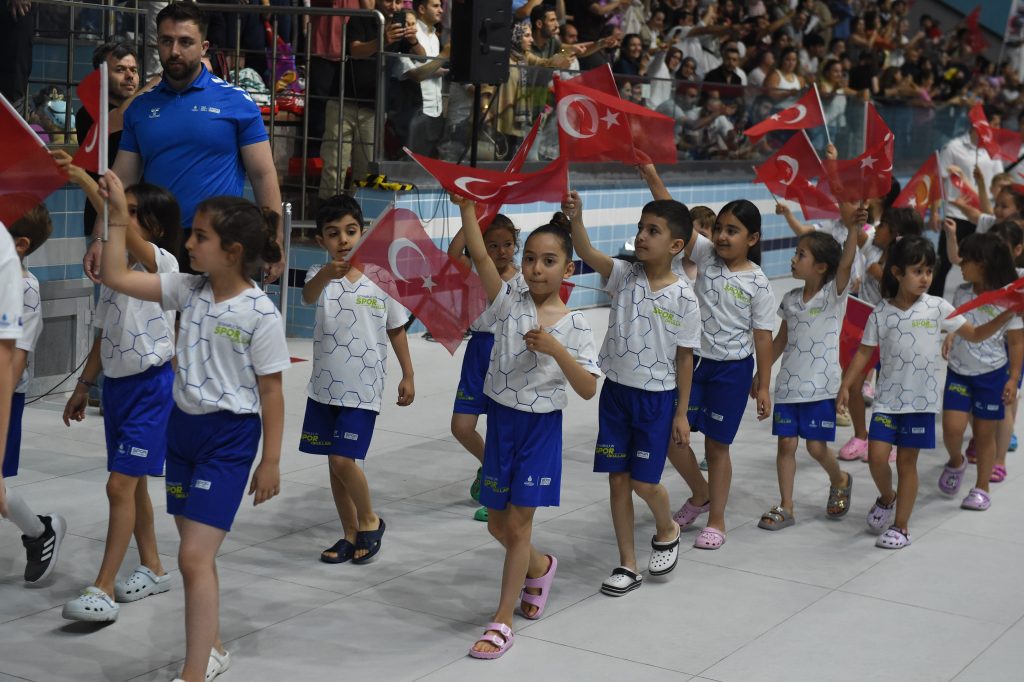 KULÜPLER İZLEDİ, GELECEĞİN YILDIZLARI SAHNE ALDI 1 DSC 0446
